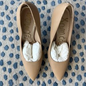 Sam Edelman “Hazel” Heels in Classic Nude Leather. Size 5.